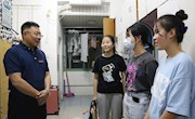 校党委书记罗嗣海深入我院学生宿舍看望慰问新生