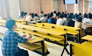 院领导深入课堂聆听开学“第一课”