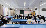 学院举办第十八期研究生读书分享会
