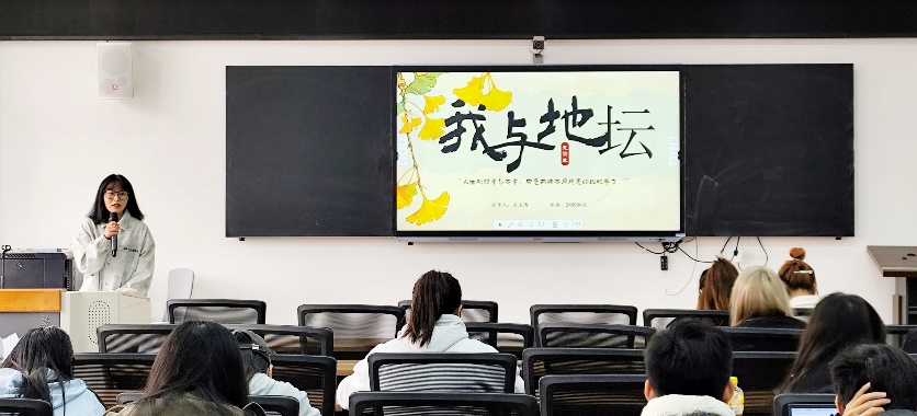 图片包含室内,女人,照片,桌子描述已自动生成.Jpeg