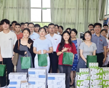 学院开展暑期留校学生看望慰问活动