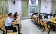 院领导与学生共听“开学第一课”