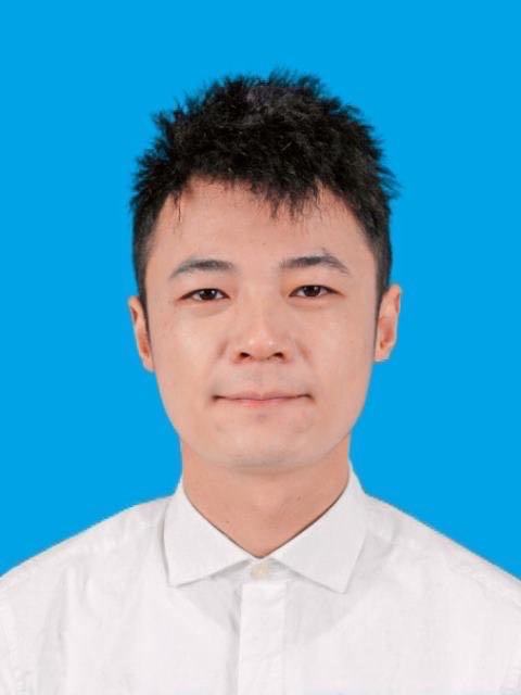 男人穿着衬衫

AI 生成的内容可能不正确。