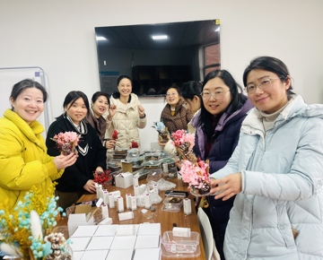 经济管理学院举办三八妇女节无火香薰DIY活动